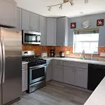 Amazing!!!! Luxury 5Br, Steps To Beach And Fun! Fully Renovated Beach House!