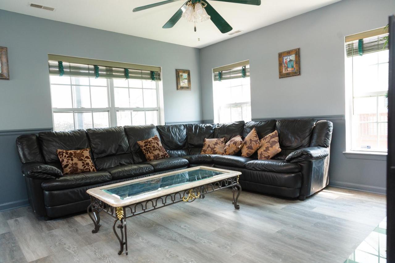 Holiday home Amazing!!!! Luxury 5br, Steps To And Fun! Fully Renovated House! *