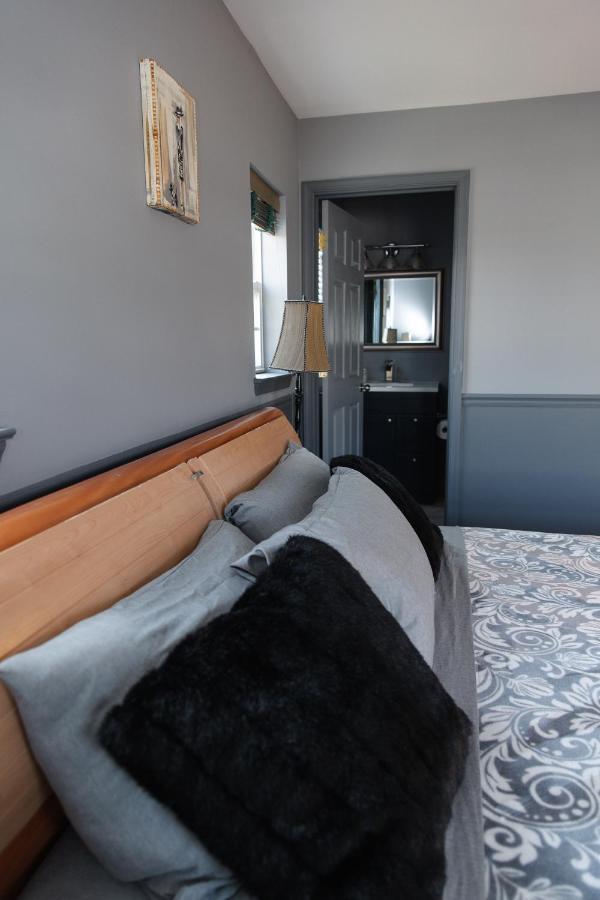 Amazing!!!! Luxury 5br, Steps To And Fun! Fully Renovated House! *