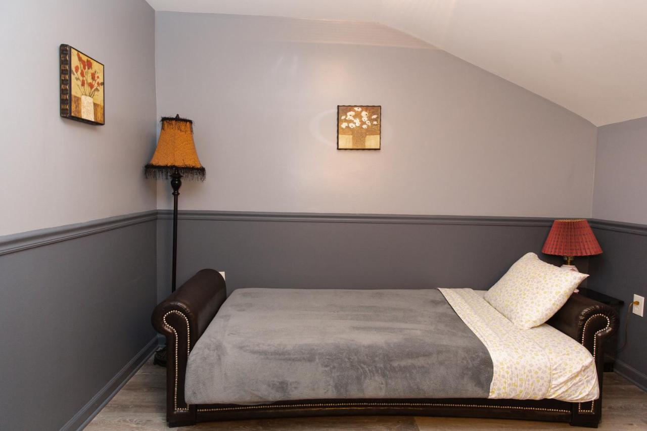 Amazing!!!! Luxury 5br, Steps To And Fun! Fully Renovated House! Holiday home