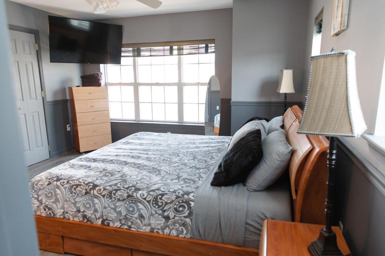 Amazing!!!! Luxury 5br, Steps To And Fun! Fully Renovated House! Holiday home *