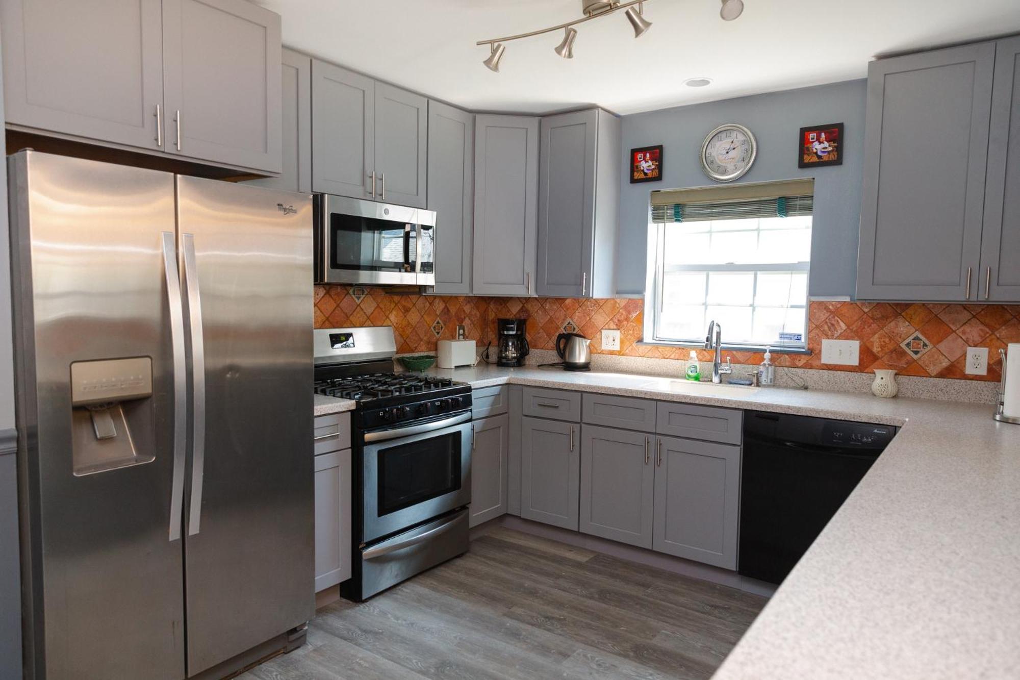 Amazing!!!! Luxury 5br, Steps To And Fun! Fully Renovated House!