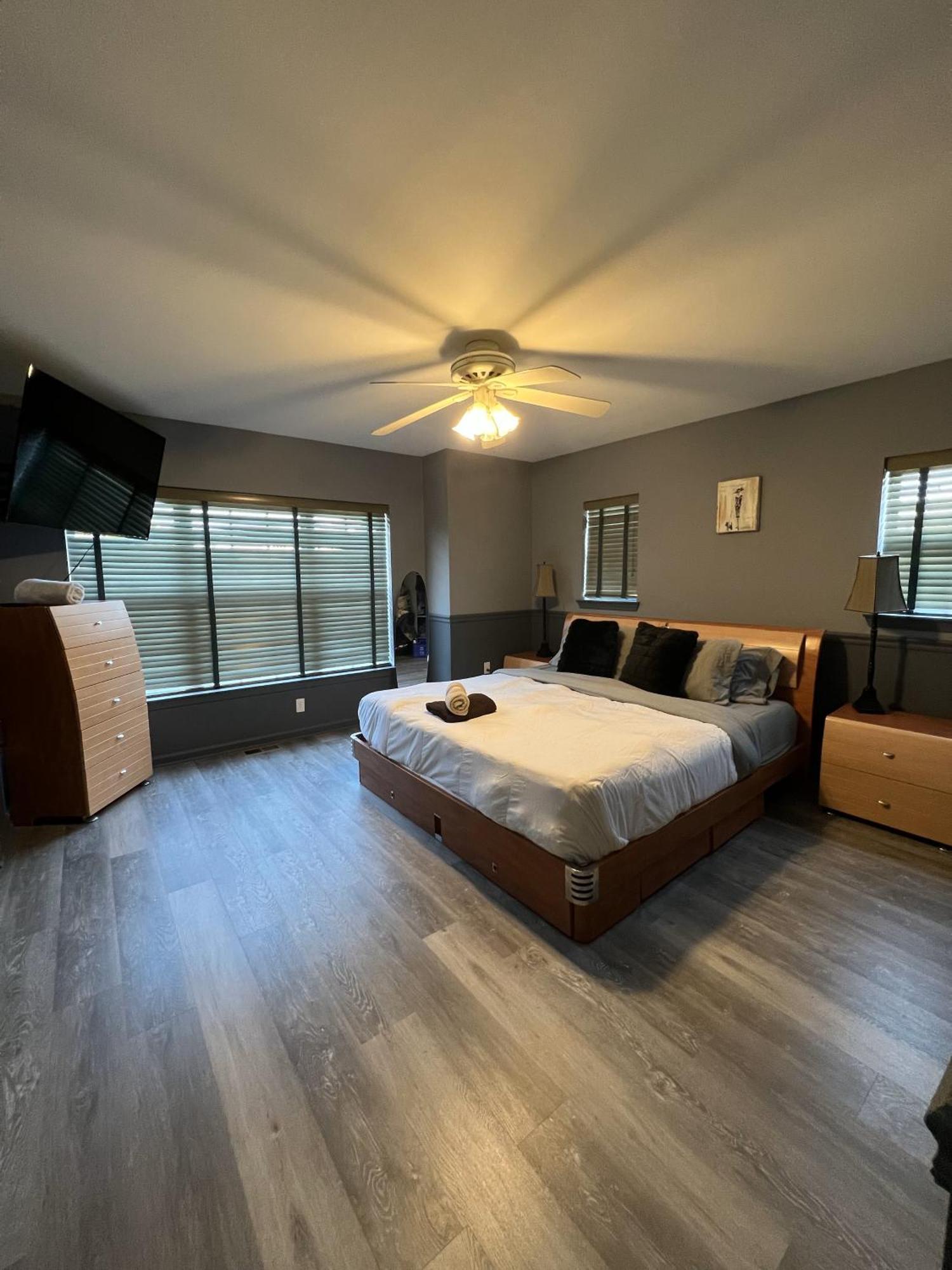 Holiday home Amazing!!!! Luxury 5br, Steps To And Fun! Fully Renovated House! Atlantic City